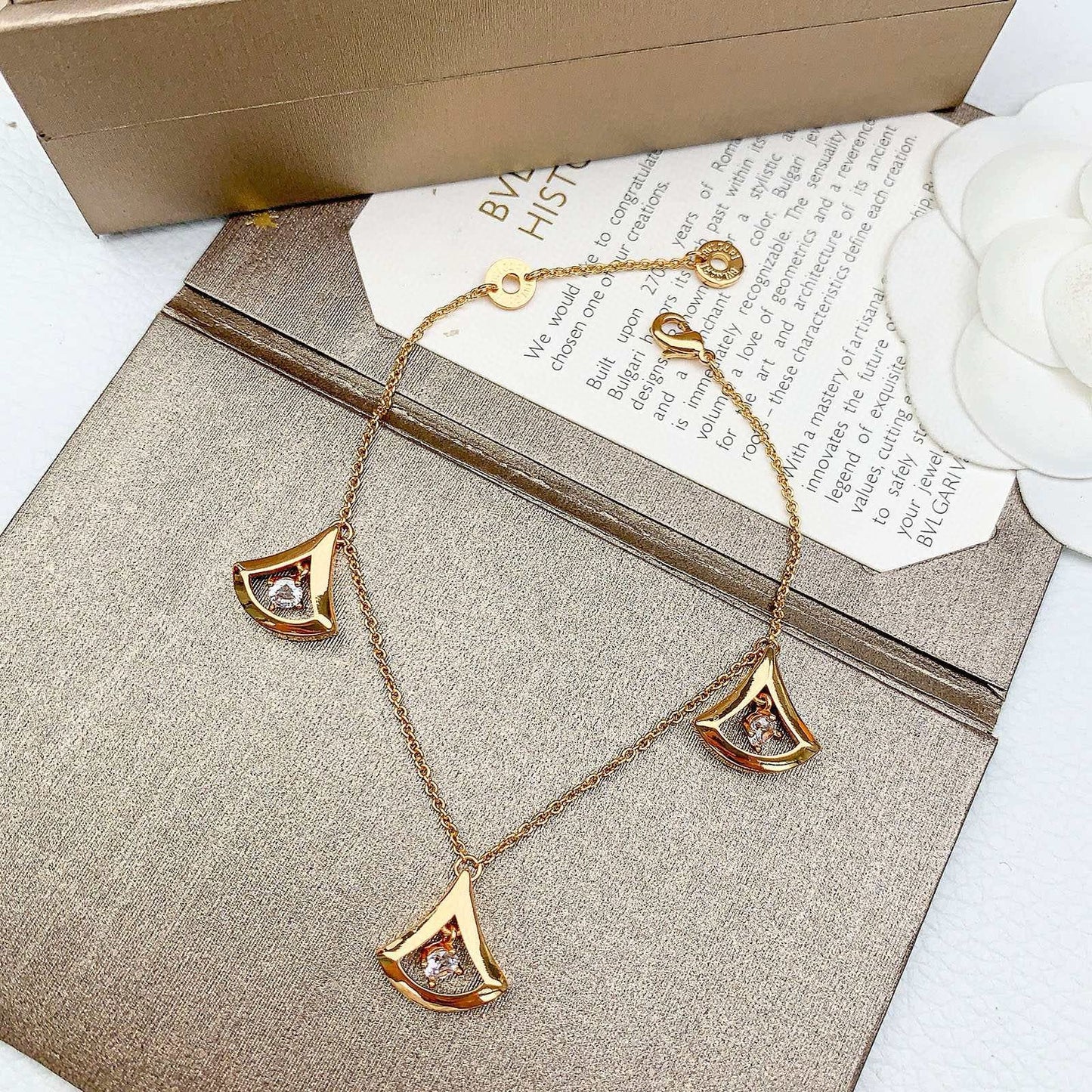 Elegant Gold Necklace with Brilliant Crystals