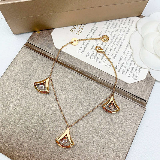 Elegant Gold Necklace with Brilliant Crystals